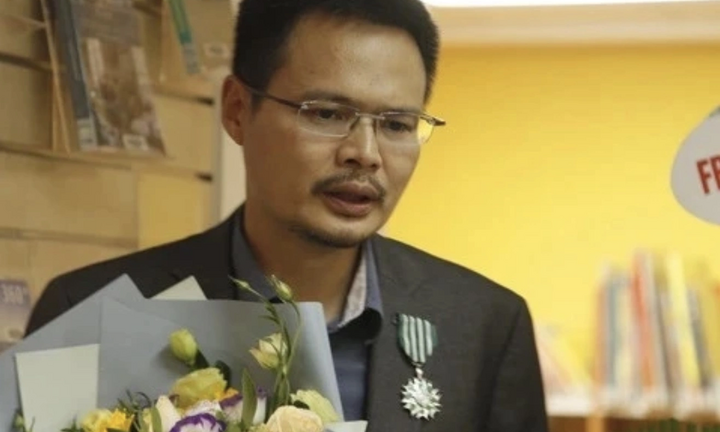 Giám đốc Nhã Nam từng nhận Huân chương Hiệp sĩ Văn học và Nghệ thuật của Pháp