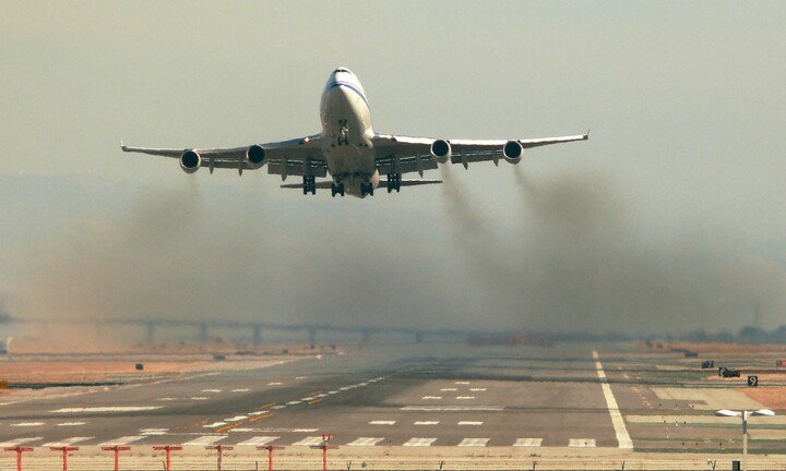 Ngành hàng không tạo ra bao nhiêu khí thải CO2?