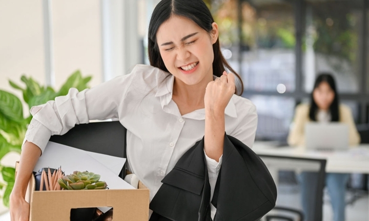 Bị sa thải vì không chịu làm thêm ngày nghỉ, cô gái kiện thắng công ty