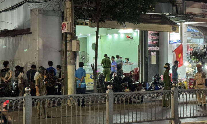 Truy bắt thanh niên dùng bình xịt hơi cay cướp tiệm vàng ở Bình Thuận