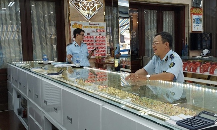 Tạm giữ vàng, trang sức sai phạm trị giá gần 500 triệu đồng ở TP.HCM