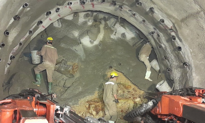 Sạt lở hầm đường sắt Bãi Gió: 2 ngày nữa sẽ thông tàu Bắc - Nam