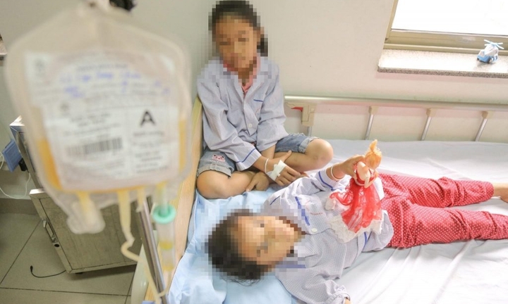 Những đứa trẻ phải sống nhờ máu người khác