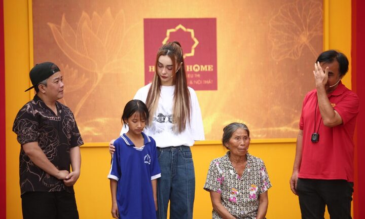 Chị đẹp MLee tiết lộ thiếu thốn tình cảm gia đình, chi tiền tặng trẻ khó khăn 