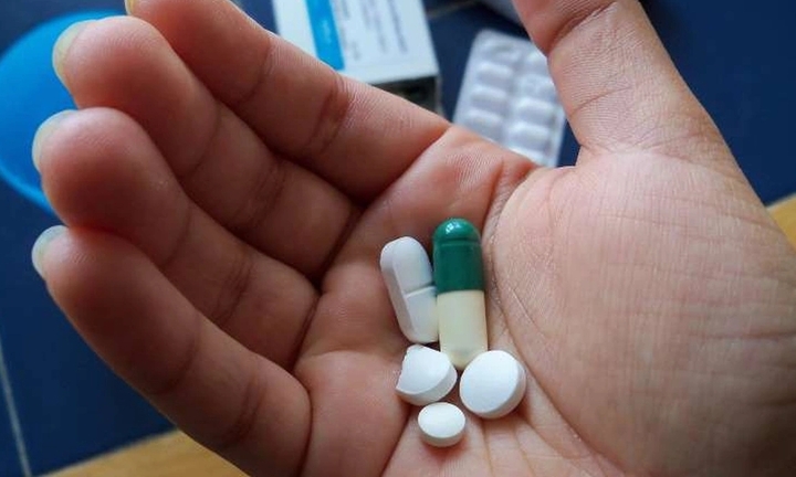 Tự ý dùng thuốc kháng sinh chữa bệnh, cụ bà bị viêm đại tràng