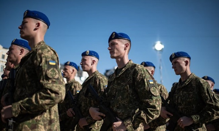 Ukraine tìm cách đưa công dân nam về nước