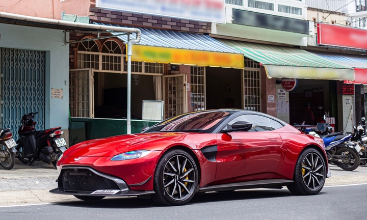 Siêu xe Aston Martin Vantage từng của Minh Nhựa về tay ông Đặng Lê Nguyên Vũ