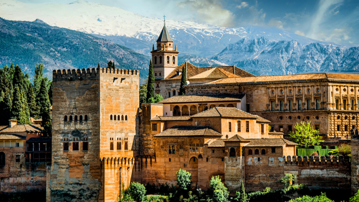 Kỳ lạ cung điện cổ bằng vàng đột nhiên chuyển màu tím