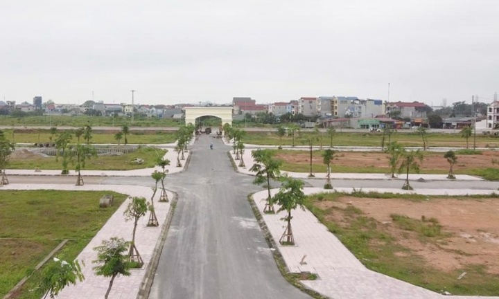Giá bất động sản Hà Nội quá cao, nhà đầu tư 'ôm' tiền mua đất nền ở tỉnh 