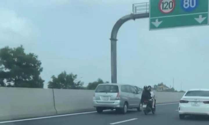 Xe máy phi như tên bay ở làn 120km/h trên cao tốc Hà Nội - Hải Phòng