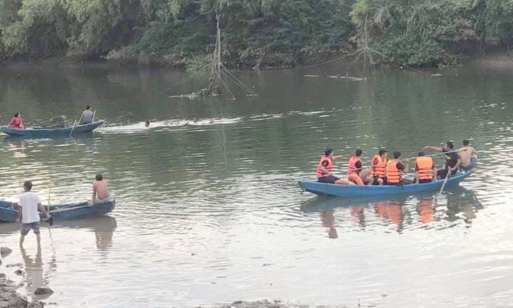 Lật thuyền ở Quảng Ninh, 4 người mất tích