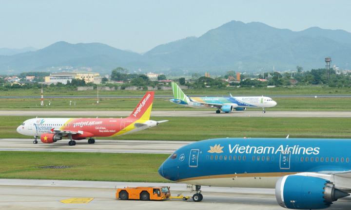 Ngày đầu nghỉ lễ, giá vé máy bay quay đầu giảm