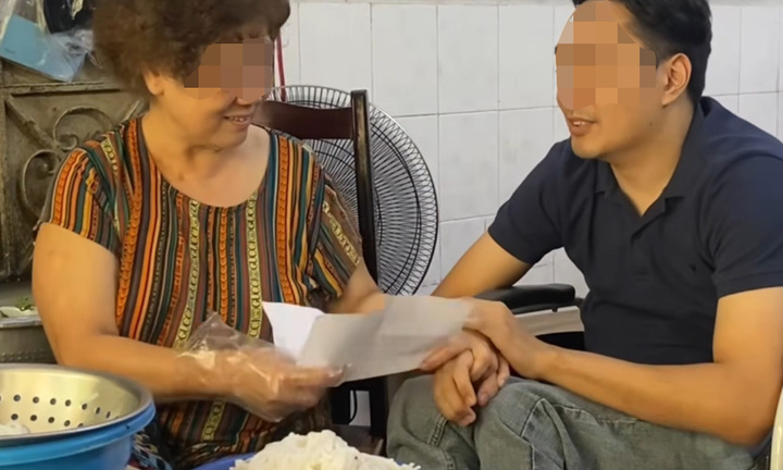 Nói dối bị đuổi khỏi quán phở vì ngồi xe lăn, TikToker bị phạt 5 triệu đồng