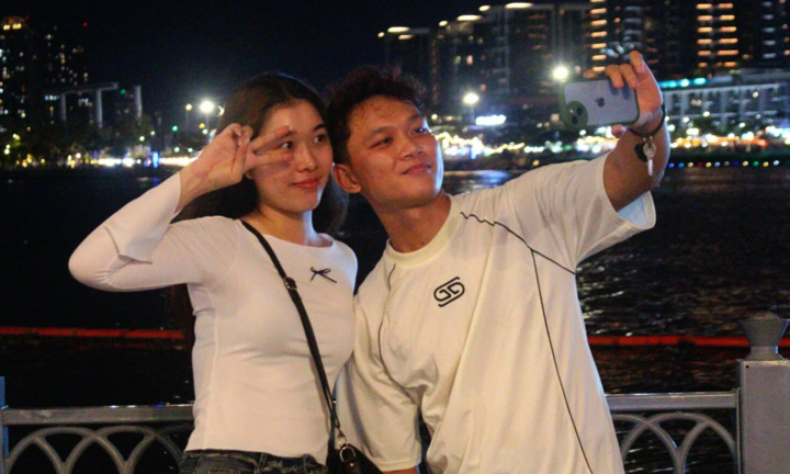 Nắng nóng gay gắt, Thảo Cầm Viên vắng khách dịp nghỉ lễ