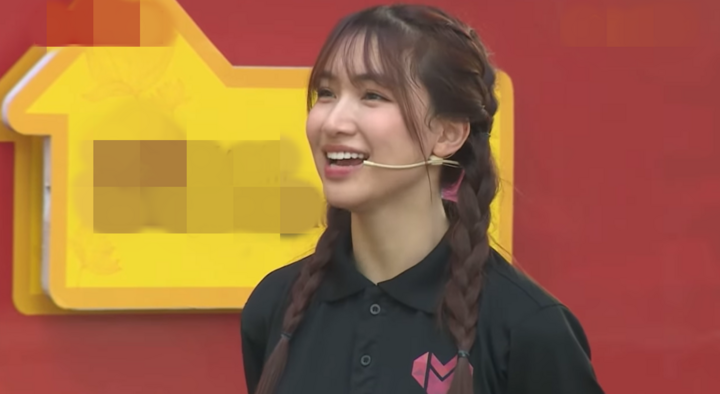 Hòa Minzy chi 90 triệu đồng giúp 3 trẻ em nghèo học hết lớp 12