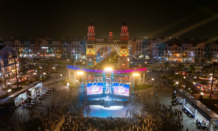 'Vũ trụ giải trí' Grand World nêm kín người trong ngày đầu nghỉ lễ 30/4