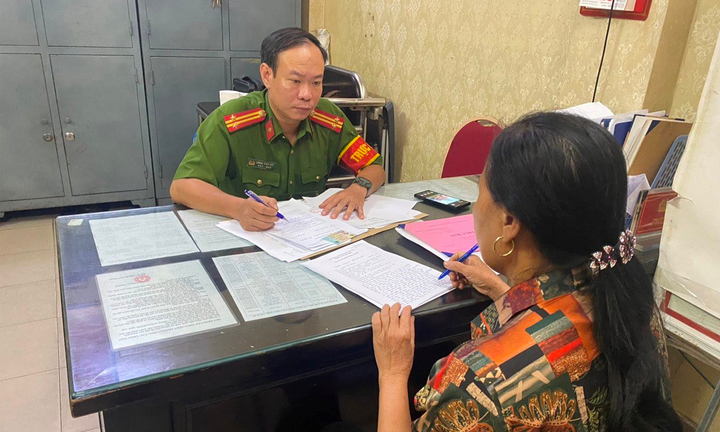 Nghi vấn 'chém' khách Tây 500.000 đồng 3 quả dứa: Người bán trình diện công an