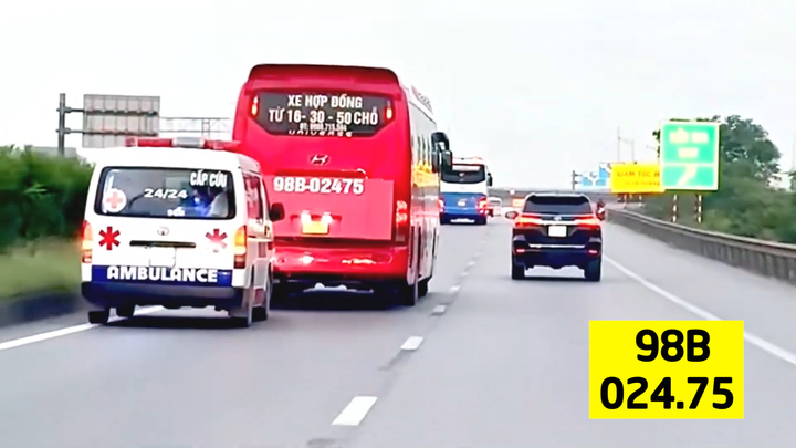 Phẫn nộ xe khách cản đường xe cứu thương trên quốc lộ 1A