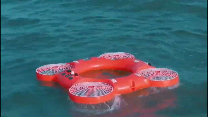 Drone biến thành phao cứu sinh khi đáp xuống nước