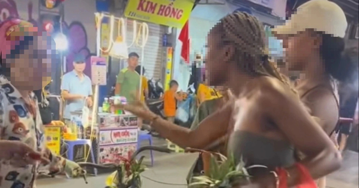 Thông tin 'tố' người bán hàng rong bán 500.000 đồng/3 quả dứa là sai sự thật