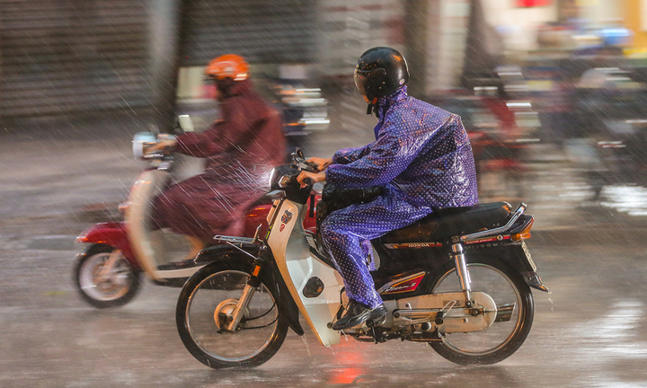 Miền Bắc mưa dông, nguy cơ lũ quét và sạt lở đất ở 4 tỉnh