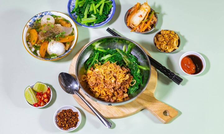Điểm danh quán mì trộn, mì xào ngon tại TP.HCM