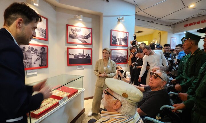 Cựu binh Pháp thăm Điện Biên Phủ, ấn tượng với sự đón tiếp của người dân