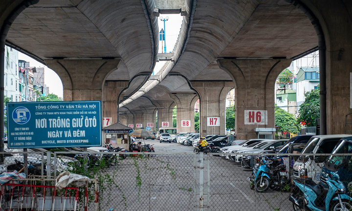 Hà Nội kiến nghị tiếp tục dùng lòng đường, gầm cầu cạn để trông giữ ô tô