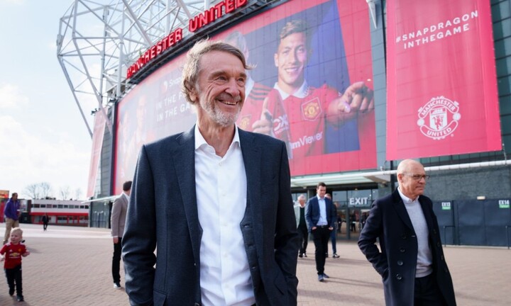 Chủ mới của Man Utd nổi giận