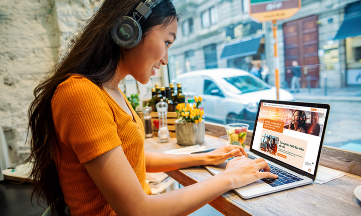 Khách hàng không còn 'đau đầu' với các thuật ngữ bảo hiểm nhờ tính năng của FWD