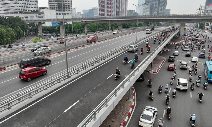 Ngày đầu thông xe 2 cầu vượt thép, nút giao Mai Dịch hết cảnh ùn tắc