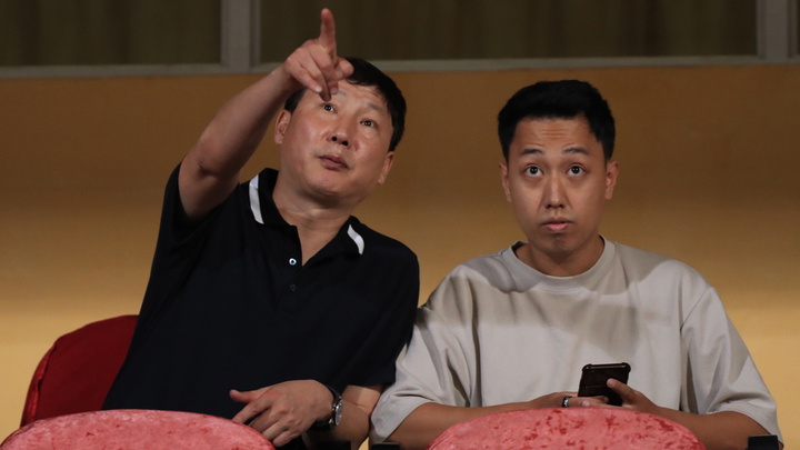 HLV tuyển Việt Nam Kim Sang-sik làm gì trong lần đầu tiên đi xem V.League?