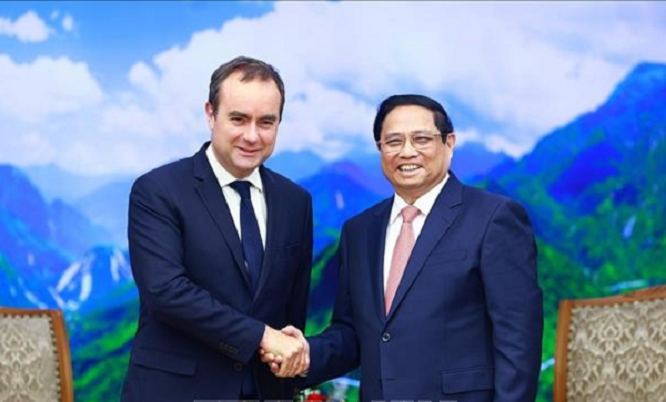 Thủ tướng Phạm Minh Chính tiếp Bộ trưởng Bộ Quân đội Pháp Sébastien Lecornu