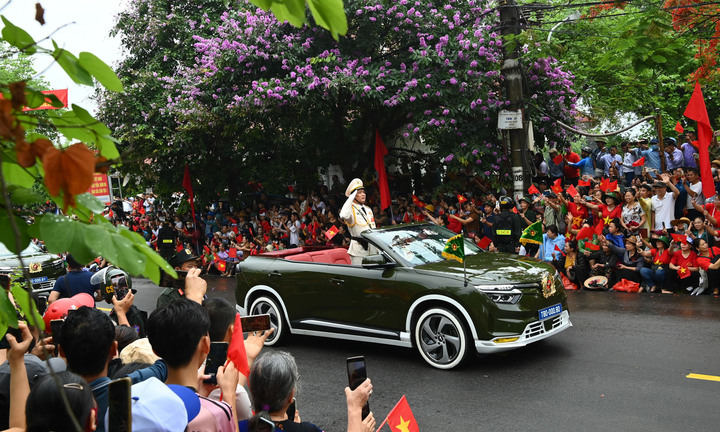 Người Việt nói về niềm tự hào tên VinFast tại Lễ diễu binh, diễu hành lịch sử