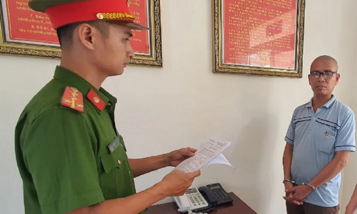 Bị tát, chồng dùng dao đâm vợ rồi tự sát