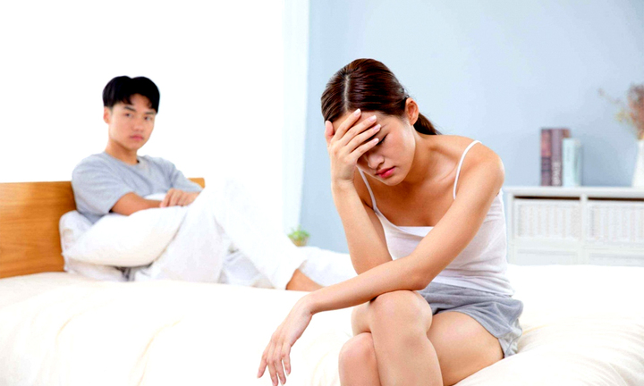 Chồng coi mẹ tôi như người giúp việc nhưng không chịu trả lương