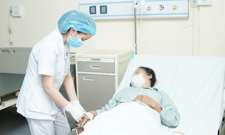 Đóng bỉm suốt 32 năm vì bệnh khó nói