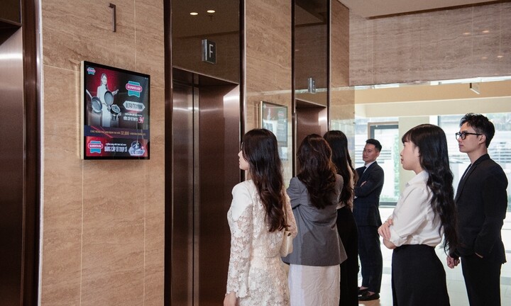 Truyền thông thang máy kỹ thuật số được nhãn hàng chú ý