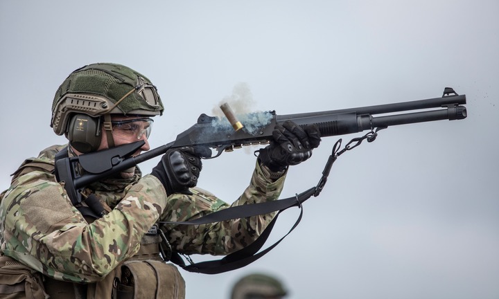 Binh sĩ Nga sử dụng súng hoa cải chống UAV 'cảm tử'