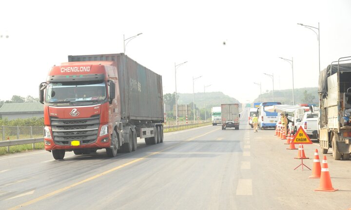 Xe container chạy quá tốc độ hơn 1.600 lần trong một tháng