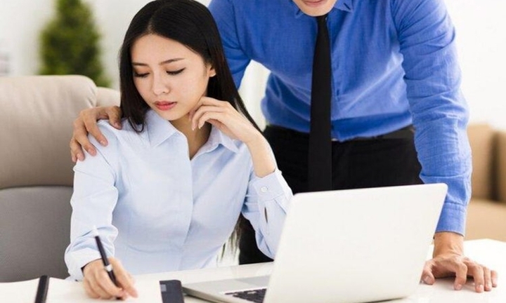 Vợ lấy tôi vì muốn thăng tiến, cặp bồ với sếp cũng để thăng tiến