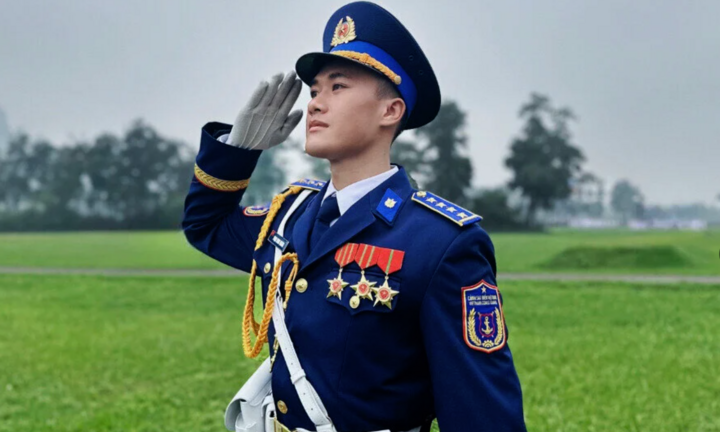 Chàng Trung uý 1m80 nổi rần rần mạng xã hội sau lễ diễu binh 