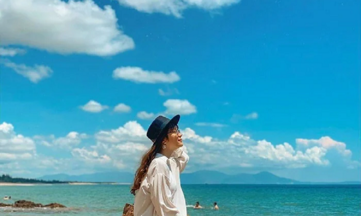 Về thăm Vũng Chùa Đảo Yến, vùng đất yên bình khiến bao người mê đắm