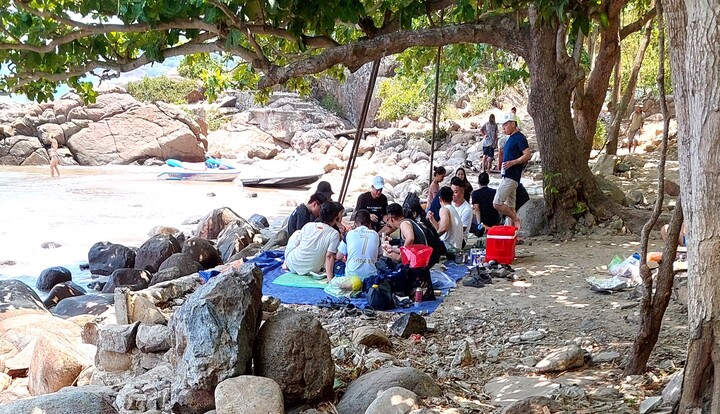 Đà Nẵng: Loạt điểm du lịch 'chui' vẫn ngang nhiên hoạt động dọc bán đảo Sơn Trà 