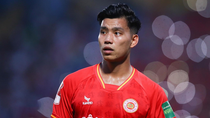 Văn Thanh xúc phạm trọng tài: Đạp đổ hình tượng chuẩn mực