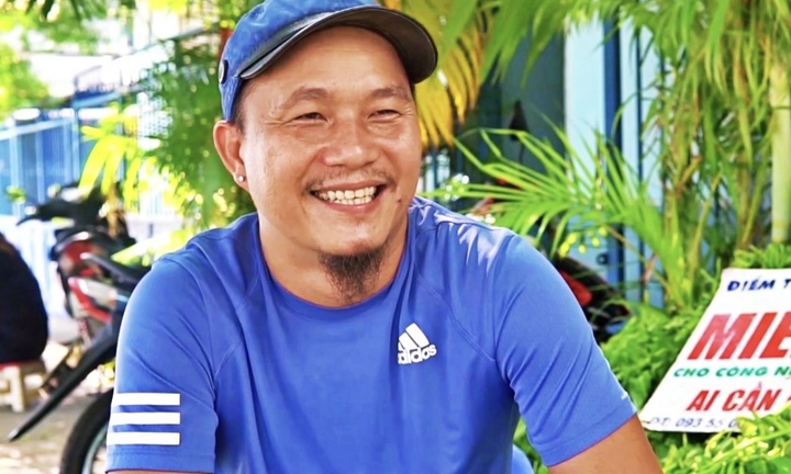 Anh 'Minh bán rau' lại gây sốt mạng, mới nhận được tiền từ YouTube