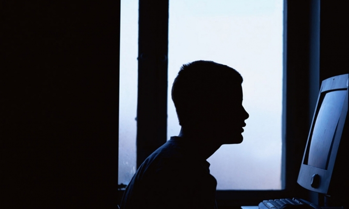 Con trai mới lớp 7 đã xem clip đen, tôi phải làm sao?