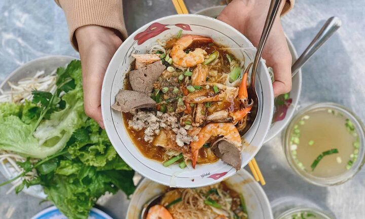 Những món ăn nổi tiếng nhất khu chợ Bến Thành bạn không nên bỏ lỡ