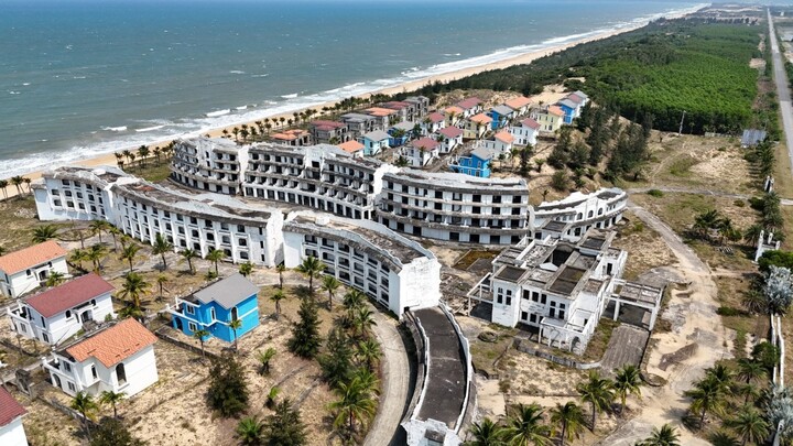 Khu nghỉ dưỡng triệu đô nằm hoang tàn bên vịnh đẹp nhất thế giới