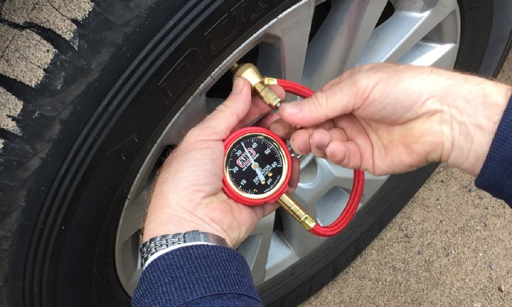 Lốp xe xuống hơi chậm, căn bệnh nhiều tài xế dễ bỏ qua
